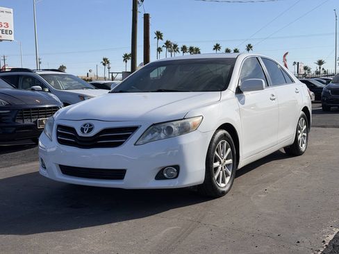 Used 2011 Toyota Camry XLE image 4