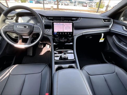 New 2025 Jeep Grand Cherokee L Limited image 5