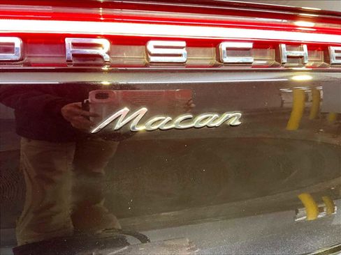 Certified 2025 Porsche Macan image 35
