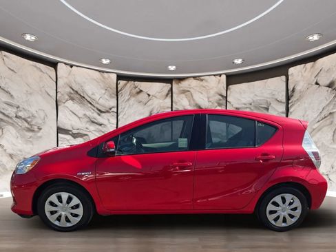 Used 2014 Toyota Prius C One image 5