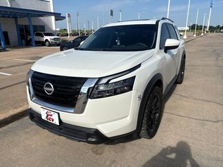 Used 2024 Nissan Pathfinder SV w/ SV Premium Package FWD video 3