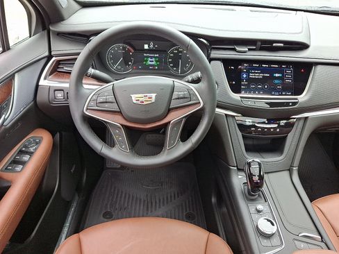 Certified 2025 Cadillac XT5 Premium Luxury image 12