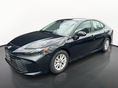 Used 2025 Toyota Camry LE FWD image 7