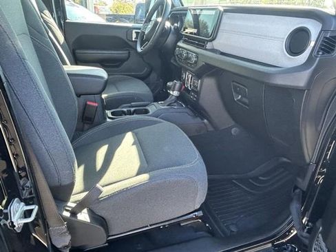 Used 2024 Jeep Gladiator Sport image 20