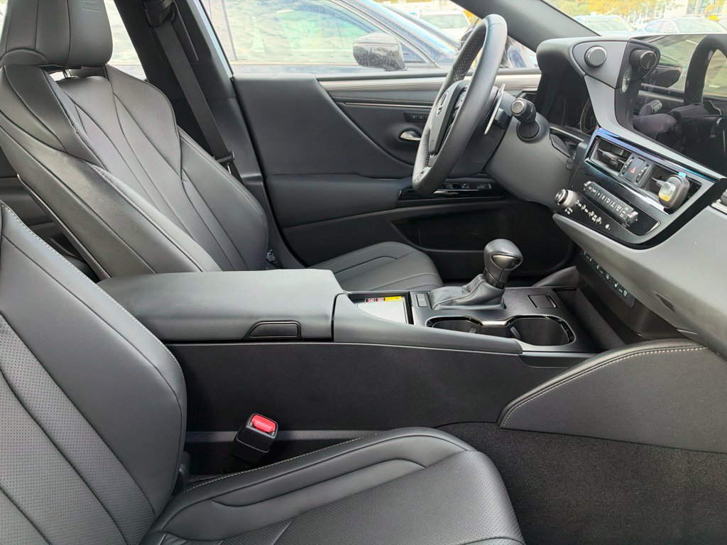 Certified 2024 Lexus ES 350 F Sport w/ Accessory Package (Z2) FWD image 3
