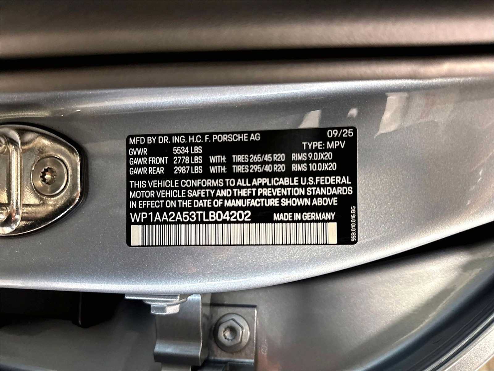 Used 2026 Porsche Macan AWD/4WD image 36