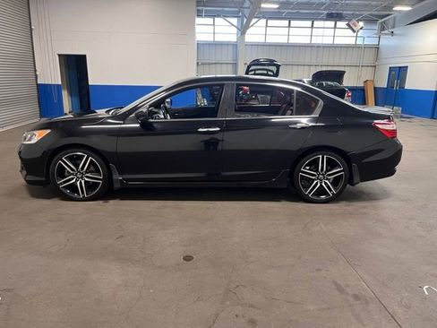 Used 2017 Honda Accord Sport image 6