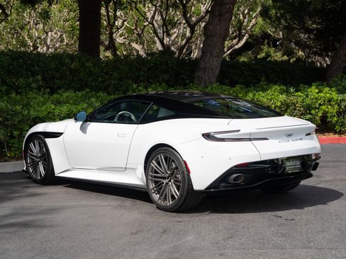 Used 2024 Aston Martin DB12 image 4