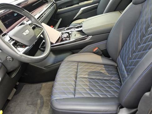 Used 2026 Cadillac Escalade IQL Sport 1 AWD/4WD image 6