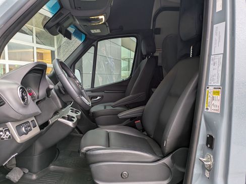 Used 2022 Mercedes-Benz Sprinter 2500 image 13