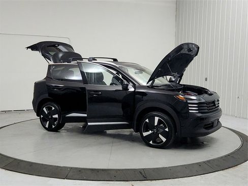 New 2026 Nissan Kicks SR image 9