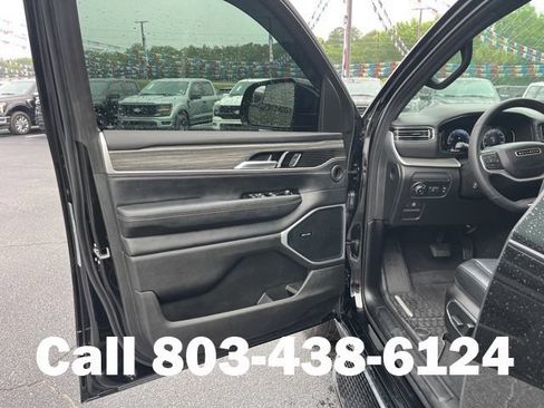 Used 2024 Jeep Wagoneer Series II w/ Convenience Group I AWD/4WD image 4