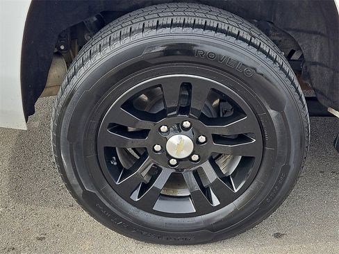 Used 2020 Chevrolet Suburban LT image 7