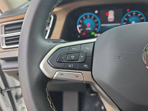 Used 2024 Volkswagen Atlas SE FWD image 25