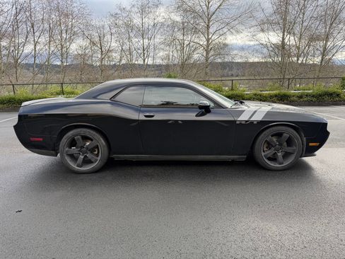 Used 2013 Dodge Challenger R/T Plus image 4