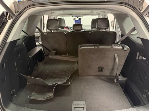 Used 2022 Ford Explorer XLT w/ Equipment Group 202A AWD/4WD image 32