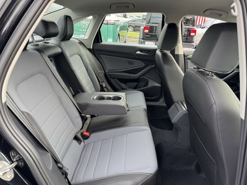 Used 2025 Volkswagen Jetta SE image 33
