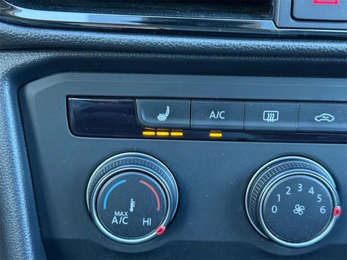 Certified 2022 Volkswagen Taos SE image 21