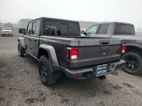 Used 2023 Jeep Gladiator Sport image 3