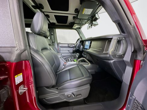 Used 2025 Ford Bronco Badlands image 30