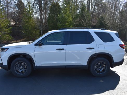 New 2025 Honda Pilot TrailSport image 4