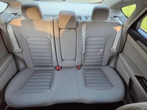 Used 2017 Ford Fusion SE image 16