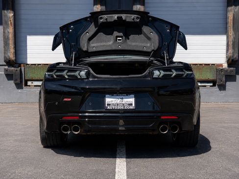 Used 2017 Chevrolet Camaro SS RWD image 5