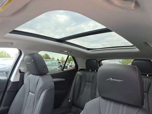 New 2026 Buick Envision Avenir image 4