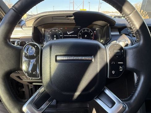 Used 2020 Land Rover Discovery Landmark image 23
