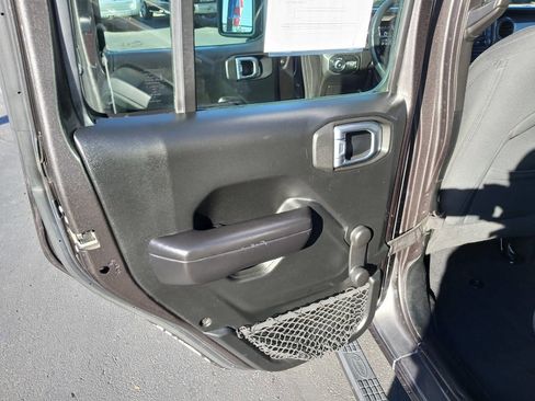 Used 2019 Jeep Wrangler Unlimited Sport image 6