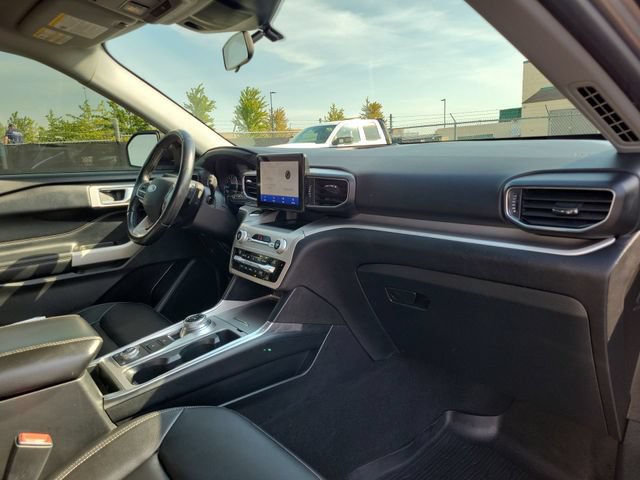 Used 2020 Ford Explorer XLT w/ Equipment Group 202A AWD/4WD image 33