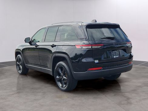 Used 2023 Jeep Grand Cherokee Altitude AWD/4WD image 32