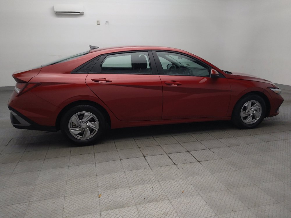 Used 2025 Hyundai Elantra SE FWD image 10