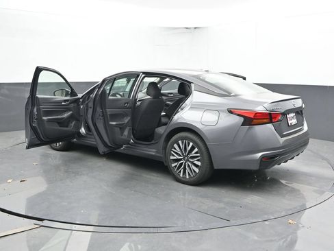 Used 2024 Nissan Altima 2.5 SV AWD/4WD image 31