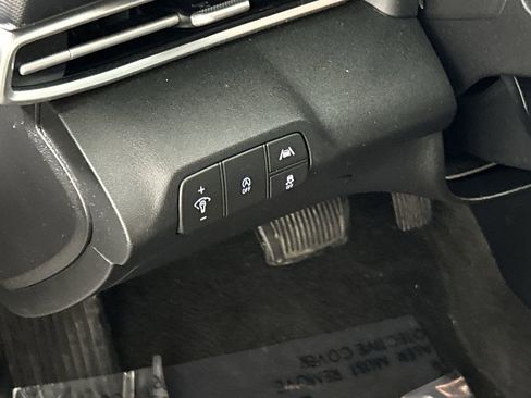 Used 2021 Hyundai Elantra SE image 13