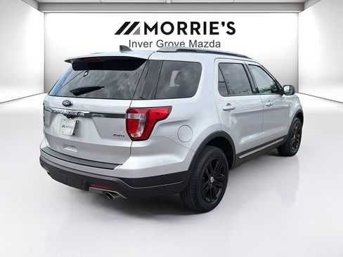 Used 2018 Ford Explorer XLT AWD/4WD image 5