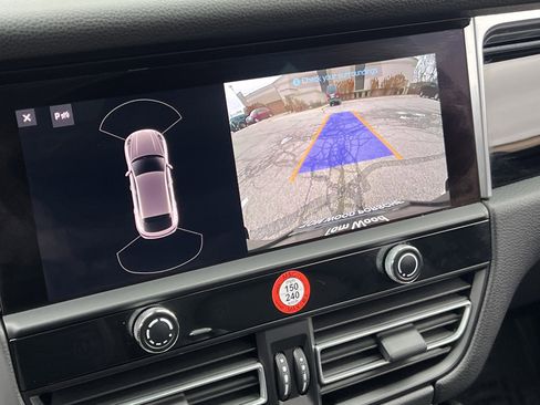 Certified 2025 Porsche Macan image 27