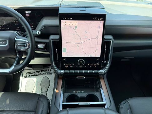 Used 2025 GMC Yukon Denali AWD/4WD image 23