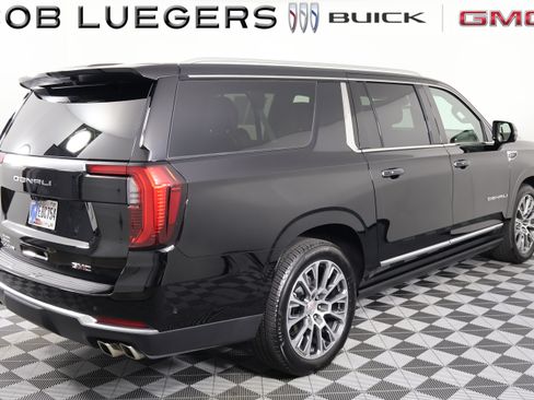 Used 2026 GMC Yukon XL Denali w/ Denali Reserve Package AWD/4WD image 5