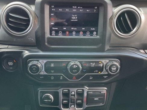 Used 2020 Jeep Wrangler Unlimited Sahara AWD/4WD image 15