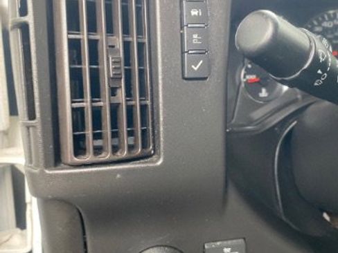 Used 2018 Chevrolet Express 2500 image 22