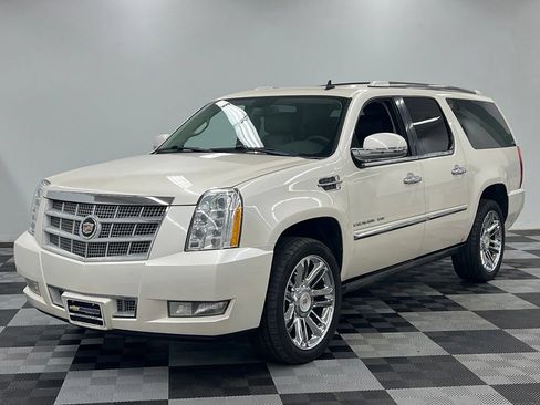 Used 2013 Cadillac Escalade ESV Platinum AWD/4WD image 3