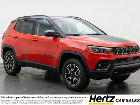 Used 2025 Jeep Compass Trailhawk image 1