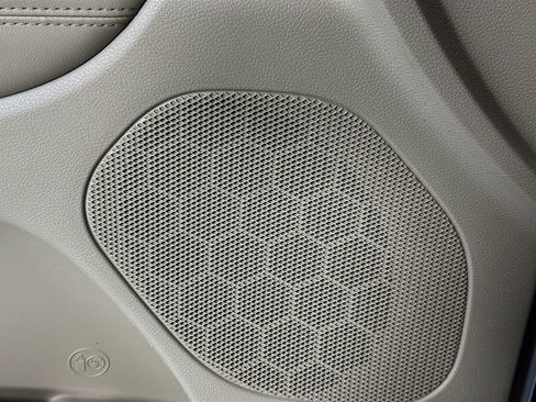 Used 2022 Jeep Grand Cherokee Limited image 24