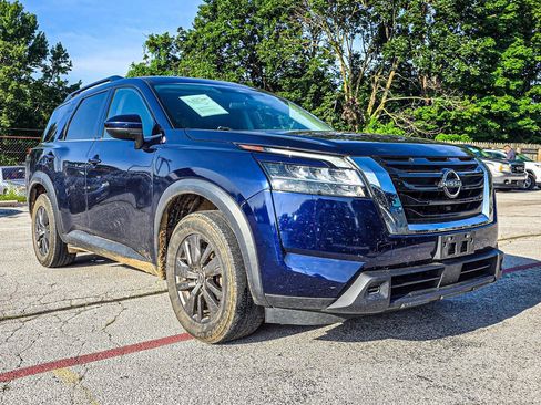 Used 2022 Nissan Pathfinder SV FWD image 1
