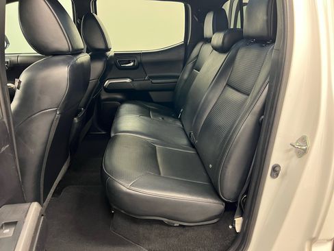 Used 2018 Toyota Tacoma Limited image 8