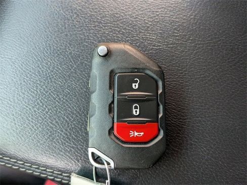 Used 2021 Jeep Gladiator Overland w/ Popular Equipment Package image 27