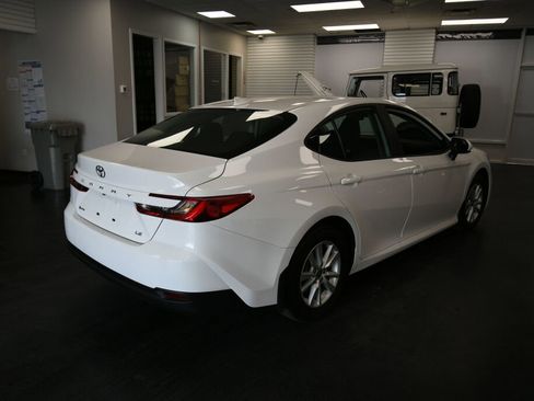 Used 2025 Toyota Camry LE image 7