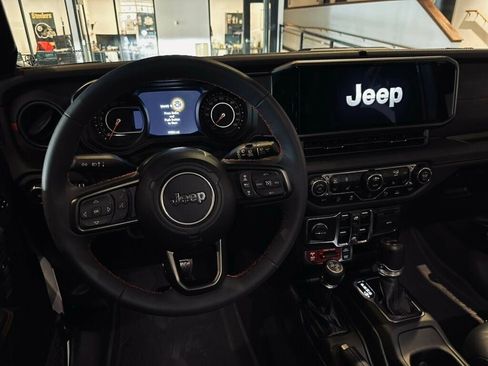 Used 2024 Jeep Wrangler Unlimited Rubicon AWD/4WD image 13