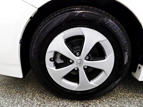 Used 2014 Toyota Prius Two FWD image 17